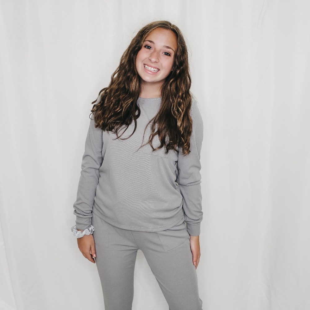 GREY RIBBED TEE